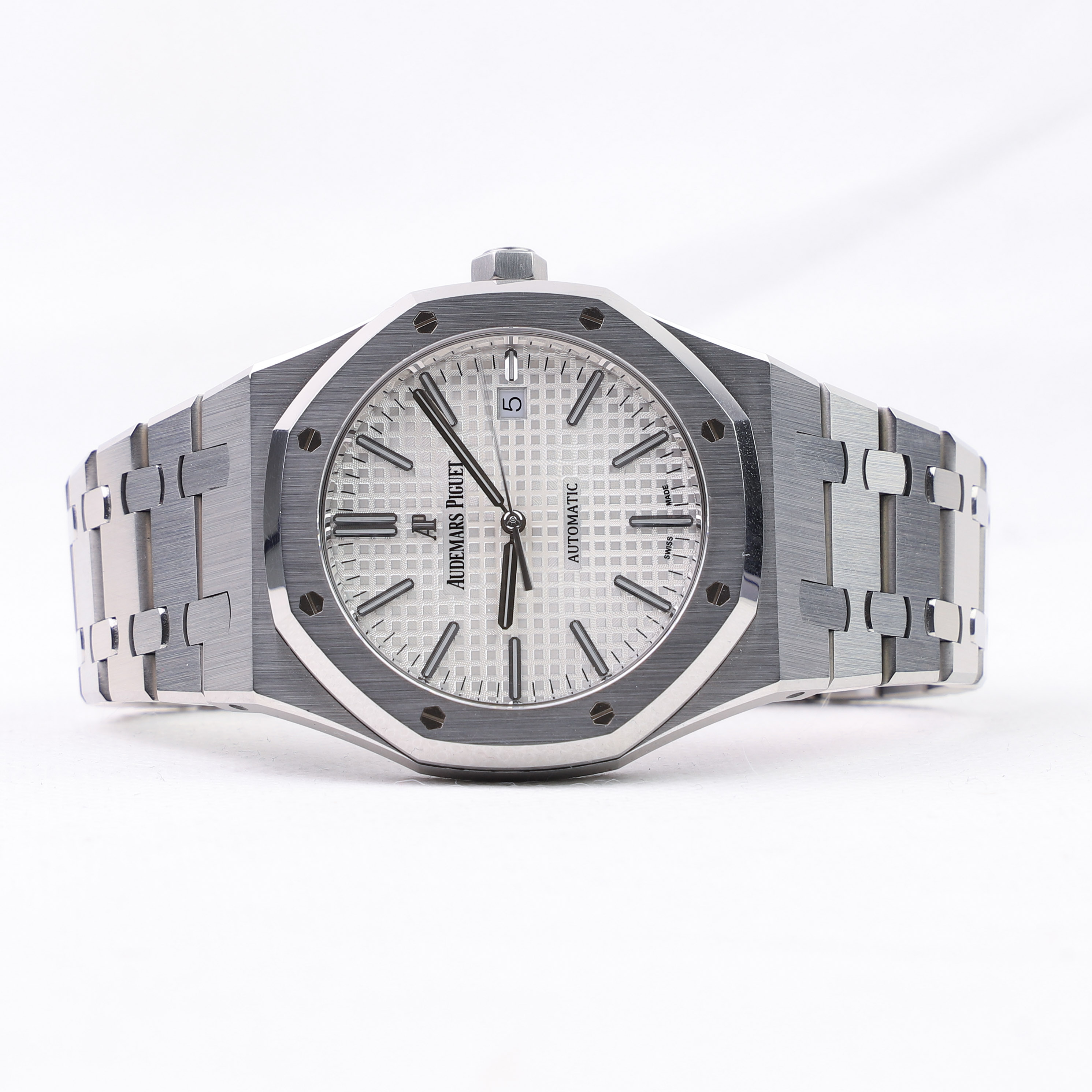 Audemars Piguet Royal Oak White Dial 15400ST - Millenary Watches