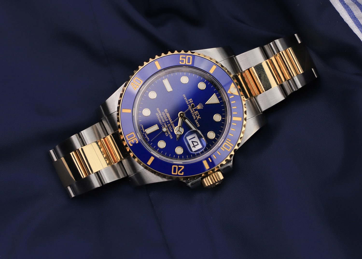 how much gold is in a rolex submariner