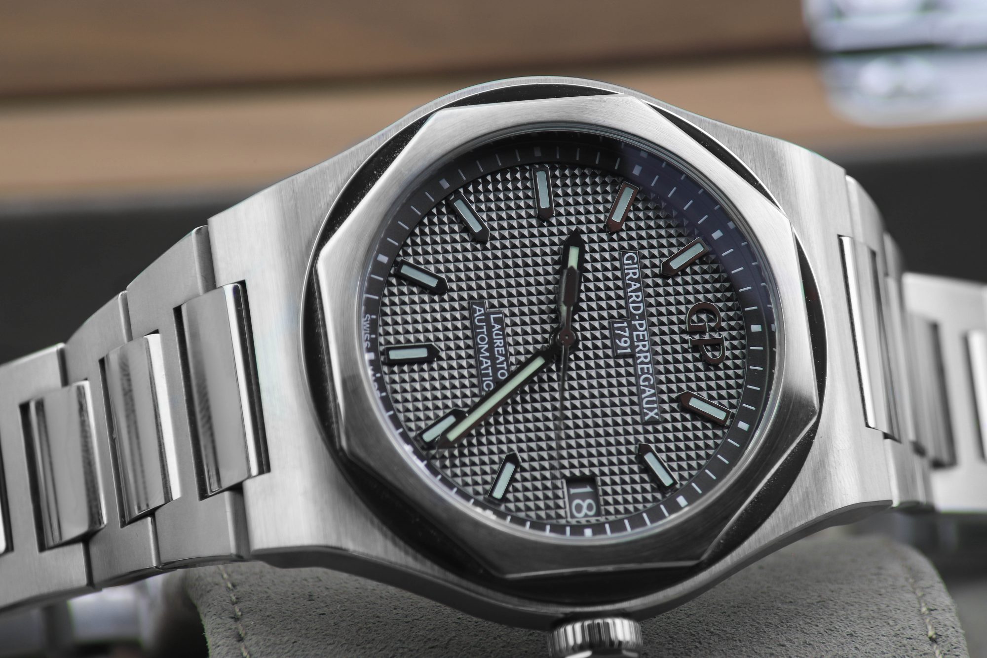 Girard Perregaux Laureato