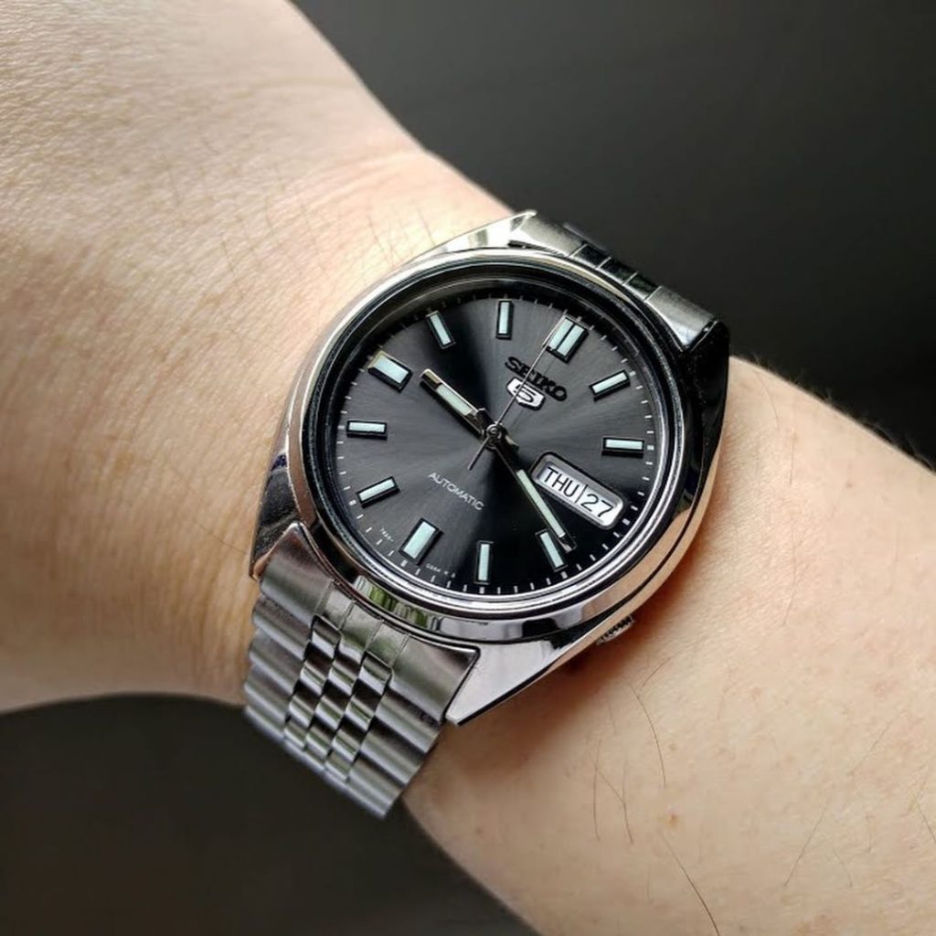Seiko 5 SNXS79 Review & Complete Guide - Millenary Watches