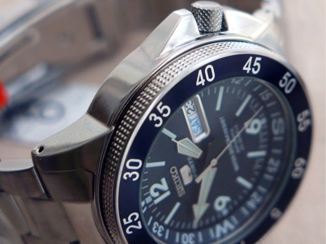Seiko 5 Sports SKZ209 Review & Complete Guide - Millenary Watches