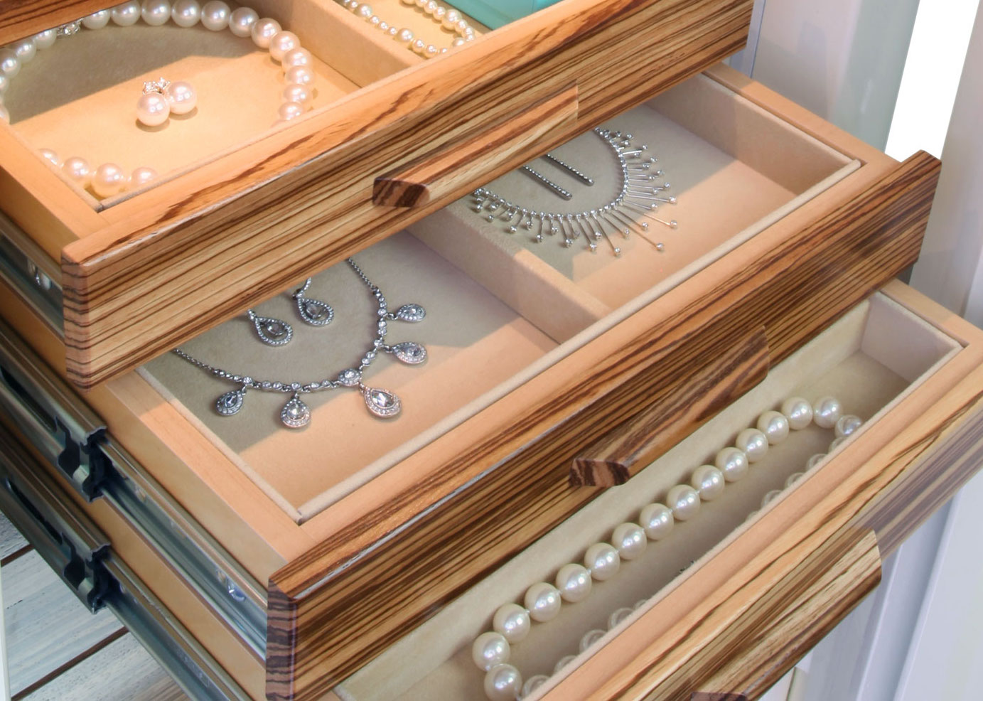 Top 12 Best Jewelry Safes [List & Guide]