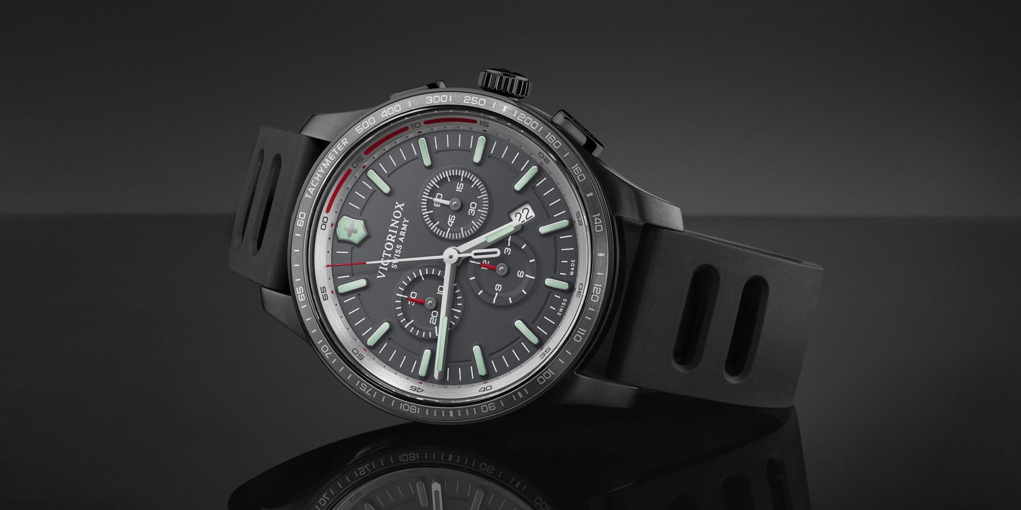 Tudor's New Black Bay Pro Is Already One of the Year's Best GMT Watches |  Gear Patrol