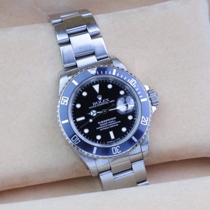 Rolex Submariner Date 16610 Box & Papers 1996