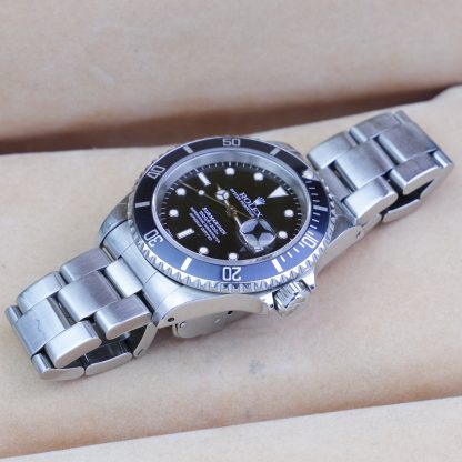 Rolex Submariner Date 16610 Box & Papers 1996